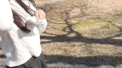 【野外露出/不倫密会】ディルド付き貞操帯とマスクを付けて公園散歩、最後はマ○コに入ってマン汁カスをお掃除フェラする肉厚不倫妻
