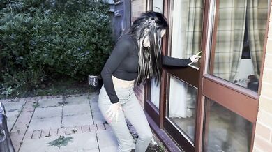Thatbosslass pisses her pants