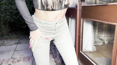 Thatbosslass pisses her pants
