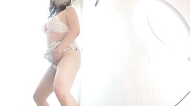 Let's get drenched in a flood of squirting from a busty amateur mature woman's handjob.