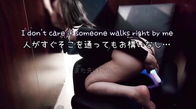 通路やお隣さんにもぐちゅぐちゅ音が丸聞こえ…某ネカフェの半個室でオナニーして興奮する変態人妻『七色漫喫』