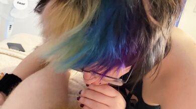 Emo Gives Head