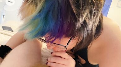 Emo Gives Head