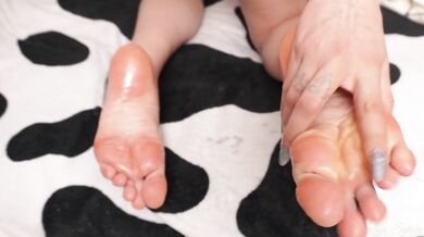 Sweet Toes and Sparkling Soles in Oil!