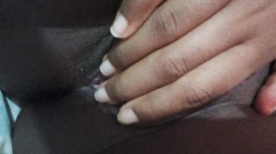 Secretly masturbating in my friend's bed, watch me squirt