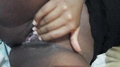 Secretly masturbating in my friend's bed, watch me squirt
