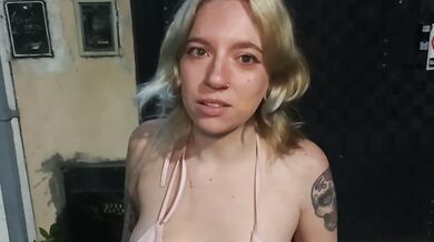 Le pedi Ayuda a la Persona Equivocada , Me Termino Follando