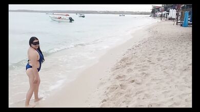 Esposa Puta Latina Adicta Al Swinger Y Al Cuckold Se Exhibe En La Playa En Busca De Verga