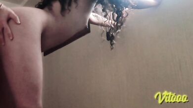 A Latina who has sex standing up ends up with her butt covered in semen
