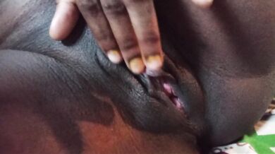 SKYMILE PEE OUTDOOR WHILE NEIGHBOR HUSBAND WATCH THROUGH WINDOW BEFORE FINGER PINK SHAVE PUSSY