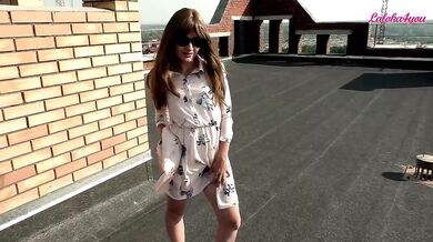 I met a depraved hooligan on the roof of the house, fucked her and finished in her panties