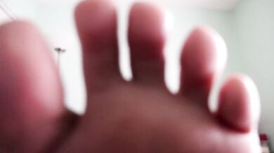 foot slut teases you while you're trying to focus at work