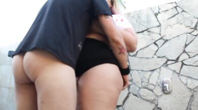 Tranqui amor la vecina se fue podemos coger en su terraza! Rapidito en la terraza después de la Grum