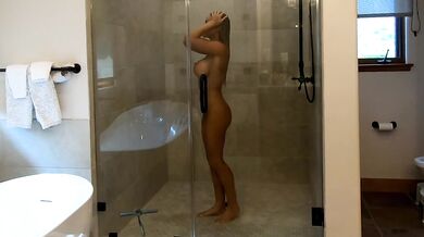 Caught My Friend's Wife In The Shower And She Wanted Dick