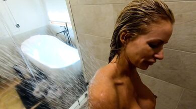Caught My Friend's Wife In The Shower And She Wanted Dick