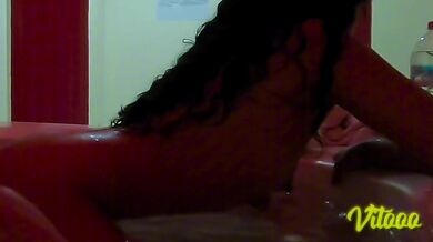 My girlfriend likes to move her hips in the jacuzzi