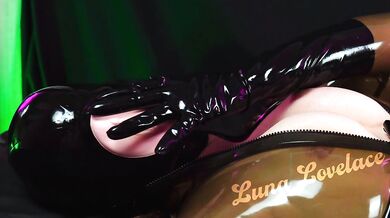 Alien Rubberdoll in Heat
