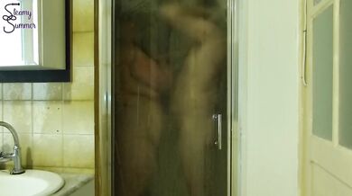 Showering couple starts to fuck while soaping