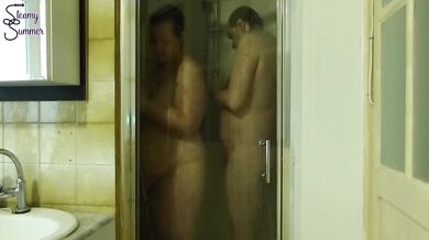 Showering couple starts to fuck while soaping