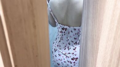 Ngintip Mama Tiriku Yang Sedang Mandi