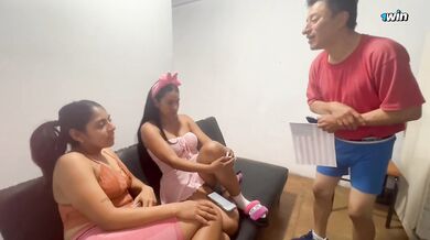 INCREDIBLE THREESOME!! The old stepfather fucks his two stepdaughters, he fucks them in the ass.