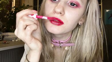 Sweetly caresses herself #wetpussy #tighthole