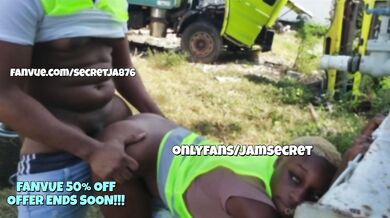 OUTDOOR ANAL ON THE JOB