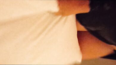 ALine Loira Married from São Paulo has fun with her husband's friend in a motel