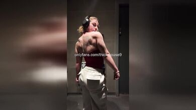 Teen’s Wildest TikTok Moment – Pussy Leak Caught on Camera!