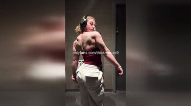 Teen’s Wildest TikTok Moment – Pussy Leak Caught on Camera!