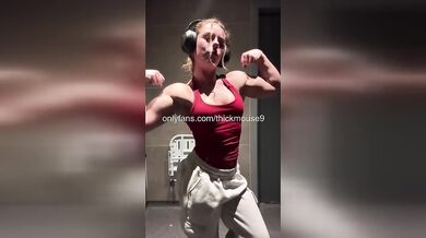 Teen’s Wildest TikTok Moment – Pussy Leak Caught on Camera!