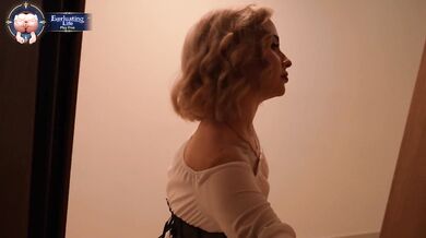 My horny neighbor asked me to fuck her and I didn't refuse.
