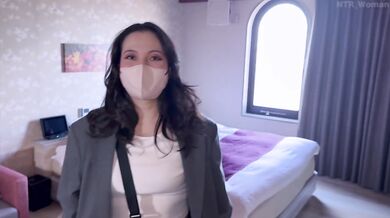 「旦那が帰ってくるまでね…」普段はしっかり者の人妻さんなのに、実はかなりの欲求不満。  　潮吹き 中出し チン媚 寝取られ 寝取り 家庭教師