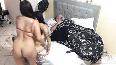 I enter my stepbrother's bedroom with my girlfriend, we masturbate, we caress ourselves, he licks my