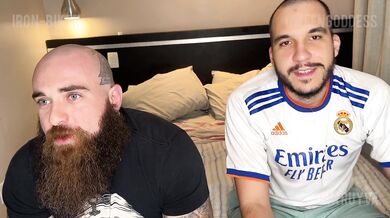 The bride bet on the video game and lost!! - QweenSG and Bia Ruyva