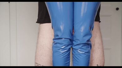 Shiny Oily Blue PVC Leggings - PVC Thighjob