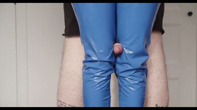 Shiny Oily Blue PVC Leggings - PVC Thighjob