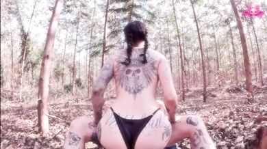 The temptation of a dream about a goth girl with a big butt