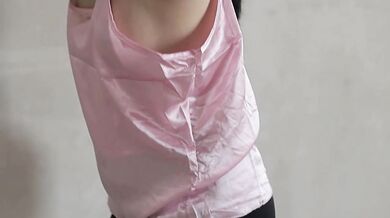 CEWEK INDO TOBRUT OLAHRAGA PAKAI PAJAMA SATIN SEXY AUTO KELUAR DI DALAM MEMEK