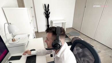 Blonde Slutty Wife Gets Fucked During Husband's Smart Working Call and Gets Creampie
