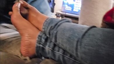 Foot fuck while she plays ps5