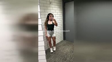 TikTok Oopsie: 18YO Pussy Leak Caught Live