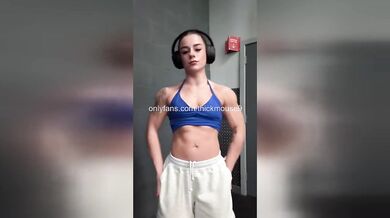 Virgin Teen's Wildest TikTok Yet – Accidentally Exposed Her Pussy!