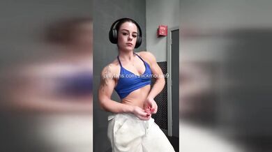 Virgin Teen's Wildest TikTok Yet – Accidentally Exposed Her Pussy!