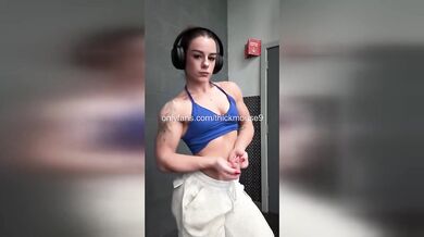 Virgin Teen's Wildest TikTok Yet – Accidentally Exposed Her Pussy!