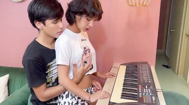 i,m play piano to my stepbro