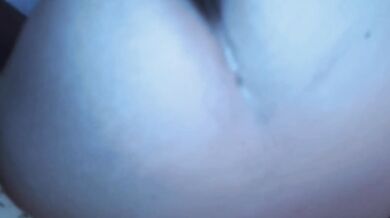 ENCUENTRO A MI CUÑADA SOLA ACOSTADA EN PIJAMA ME CONFUNDE CON SU NOVIO Y TERMINAMOS COGIENDO RICO EN CUCHARITA CREAMPIE EN SU COÑO ESTRECHO