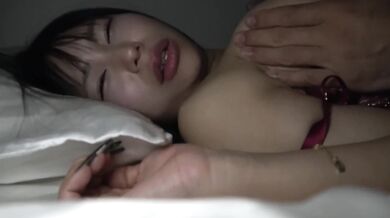 人気Tiktoker流出！母乳も出そうな溢れるスライムIカップの乳首を完全調○で全身痙攣