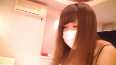 Young wife pet Reina, inserting a penis other than her husband's cheeks and inserting it without a condom!