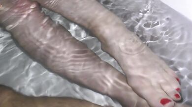 I suck balls underwater to get fucked hard
